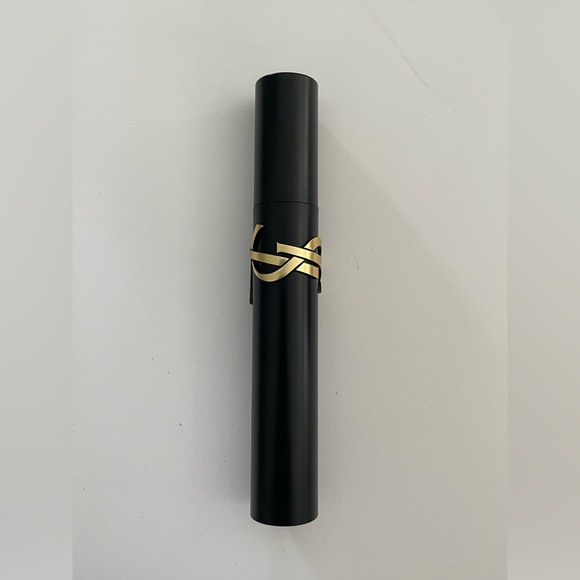 Yves Saint Laurent • Lash Clash Extreme Volume Mascara • Black - Picture 8 of 13
